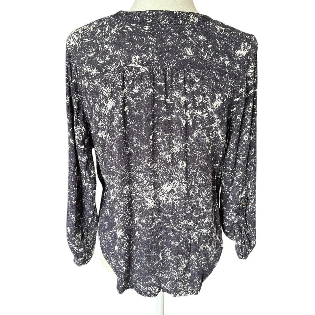 Peace & Pearls Tab Sleeve Blouse Women's Size S Gray and White Graphic Boho - Image 2
