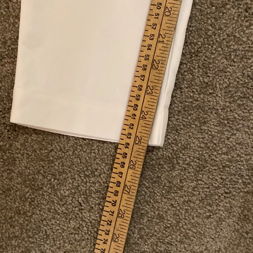 Liz Claiborne || Emma white short pants (measurements in pictures) - Image 9