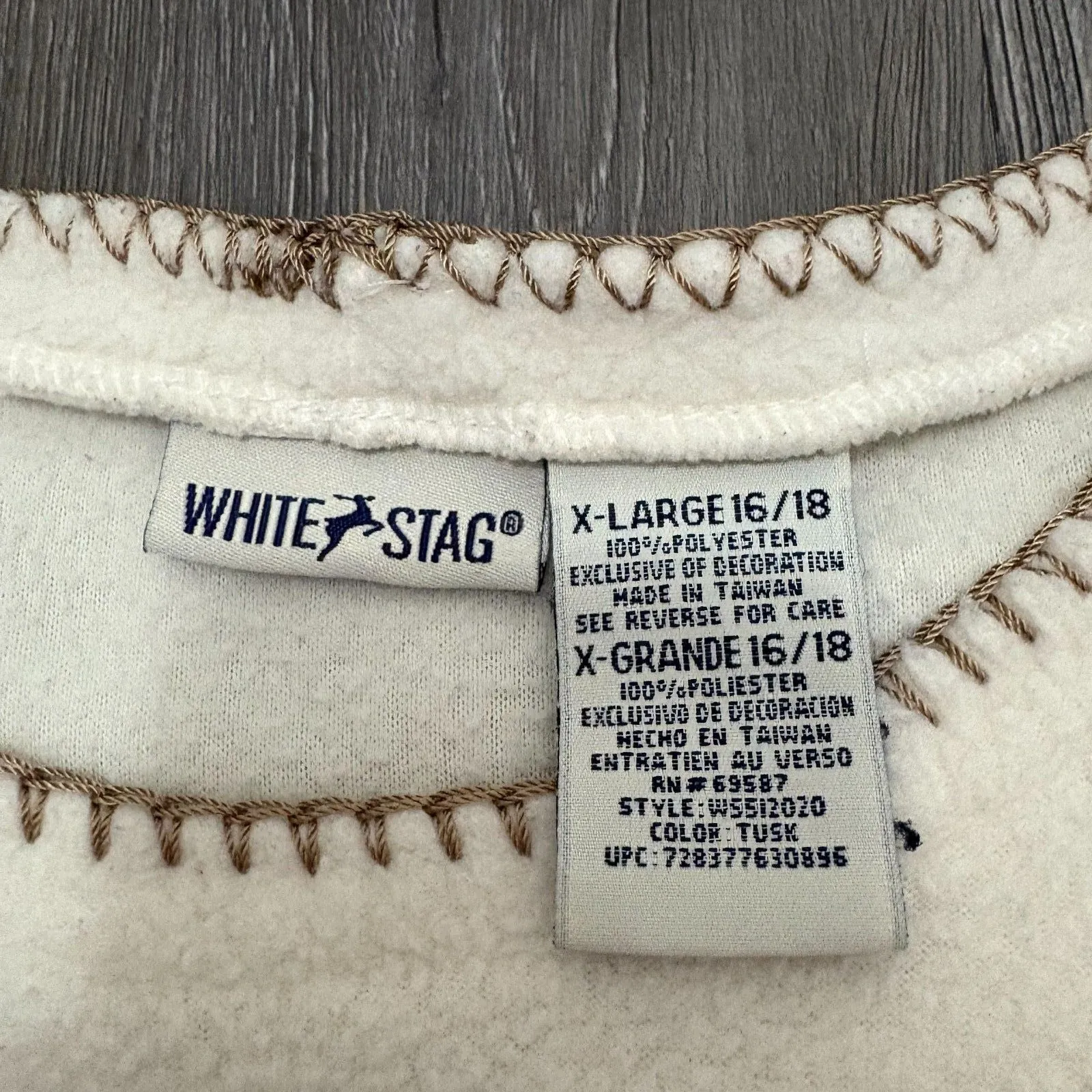 Vintage White Stag Christmas Fleece Sweatshirt Cream Santa Motif Festive Size XL - Image 4