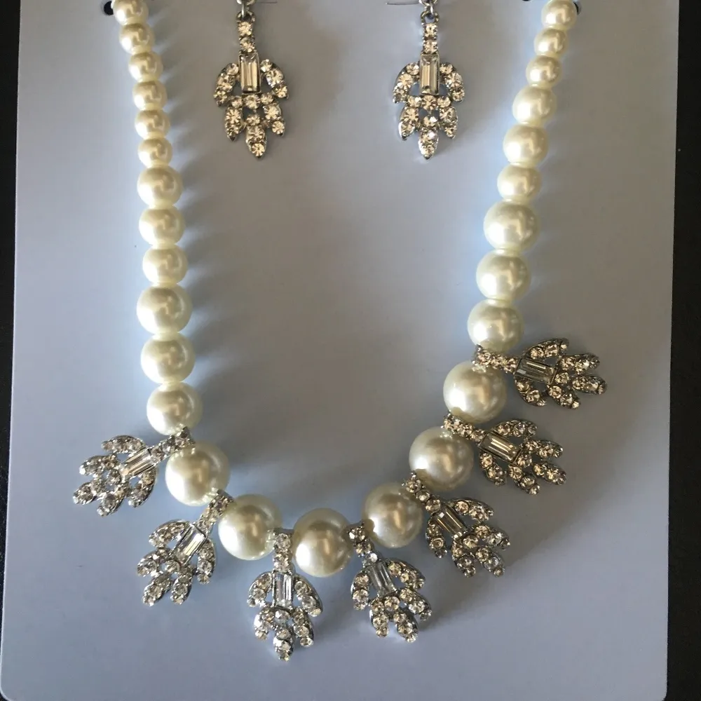 Badgley Mischka Diamonds & Pearls Statemenent set - Image 2
