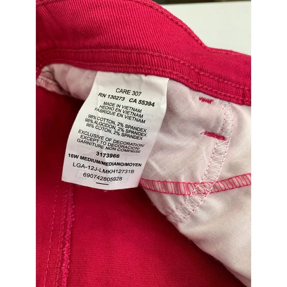 Lee Modern Motion Women's Fuchsia Classic Fit Capri - Image 4