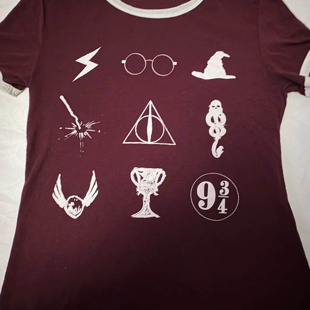 Warner Bros. Burgundy Tee with White Harry Potter Design Red Size M - Image 4