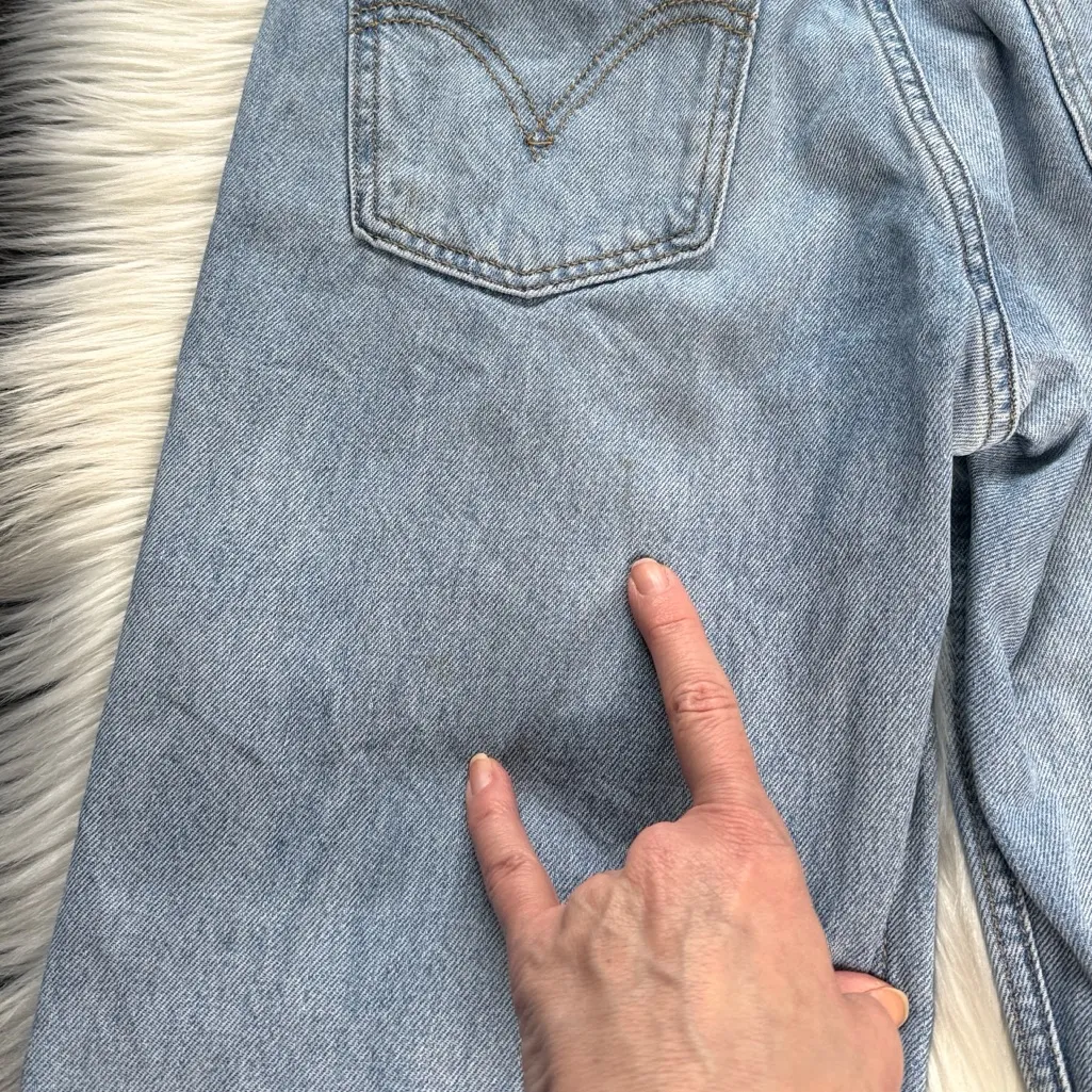 Levi’s Light Wash Dad Jeans - Image 11