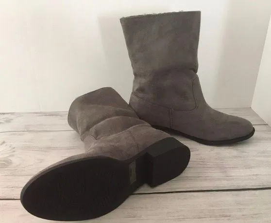 Gray Sherpa Boots, Size 9 - Image 3