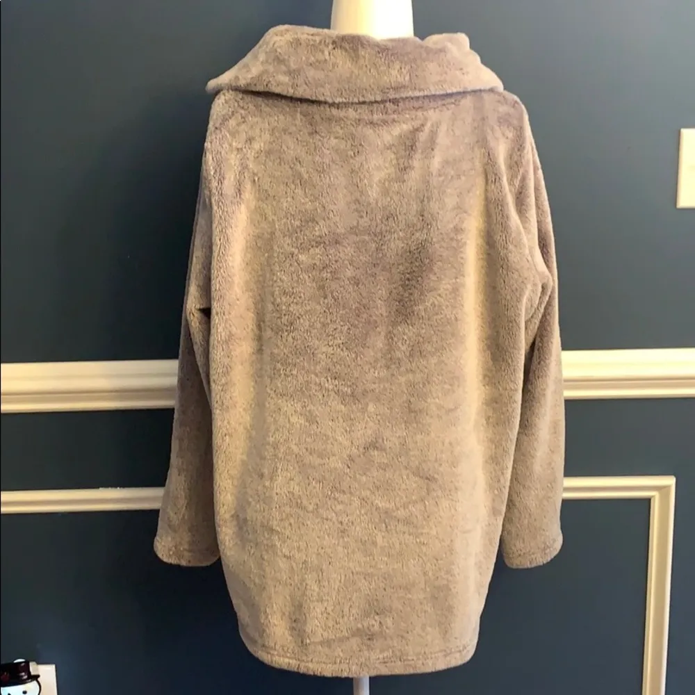 Women’s split collard Sherpa like sweatshirt Purple Size L - Image 4