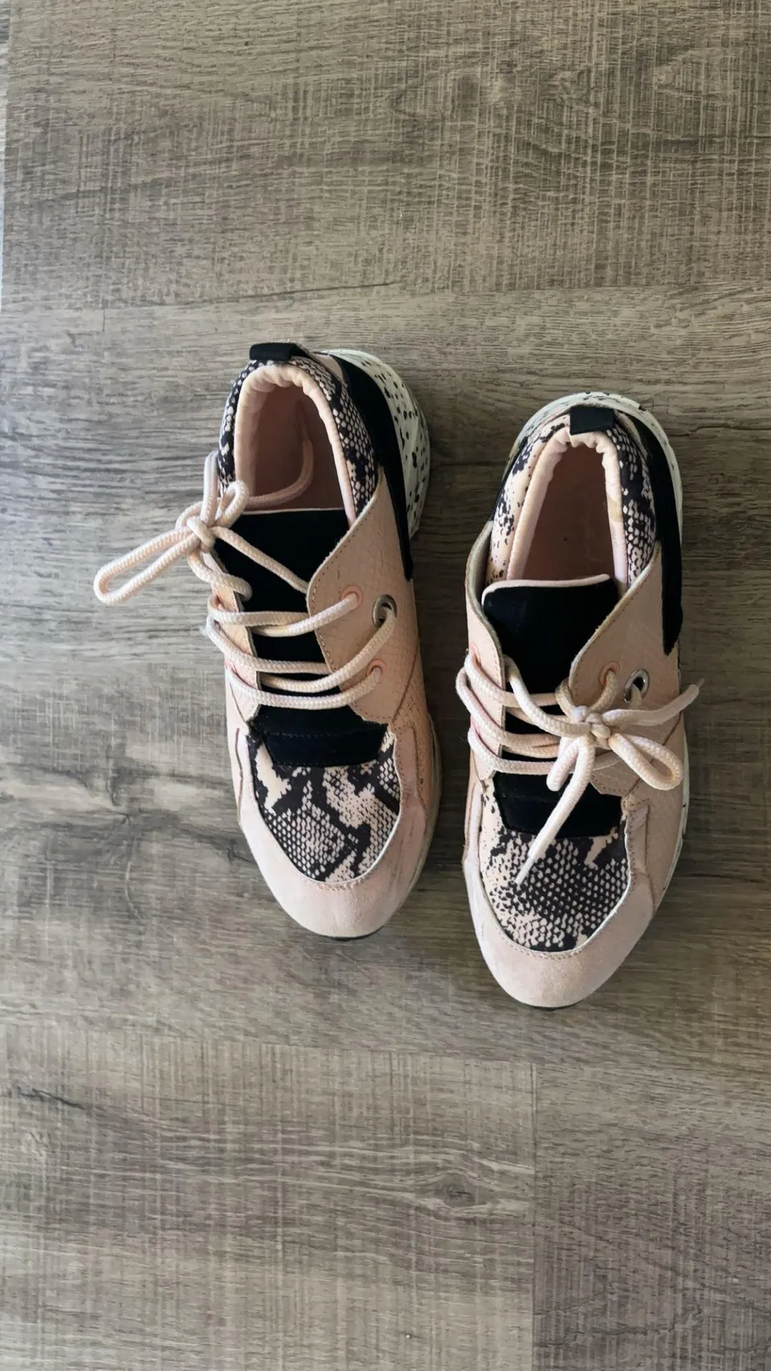 Boutique Shoes Size 8 - Image 2