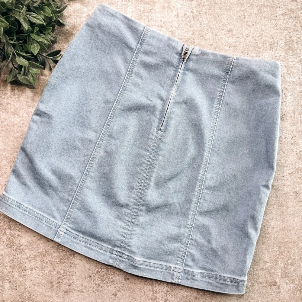 Sky and Sparrow Light Denim Mini Skirt Size Medium - Image 4
