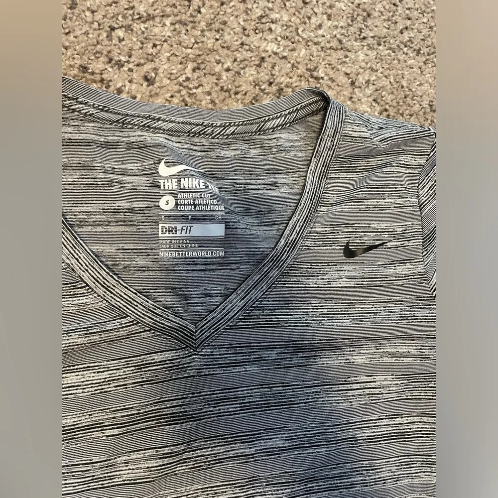 Small Nike dry fit shirt - Image 2