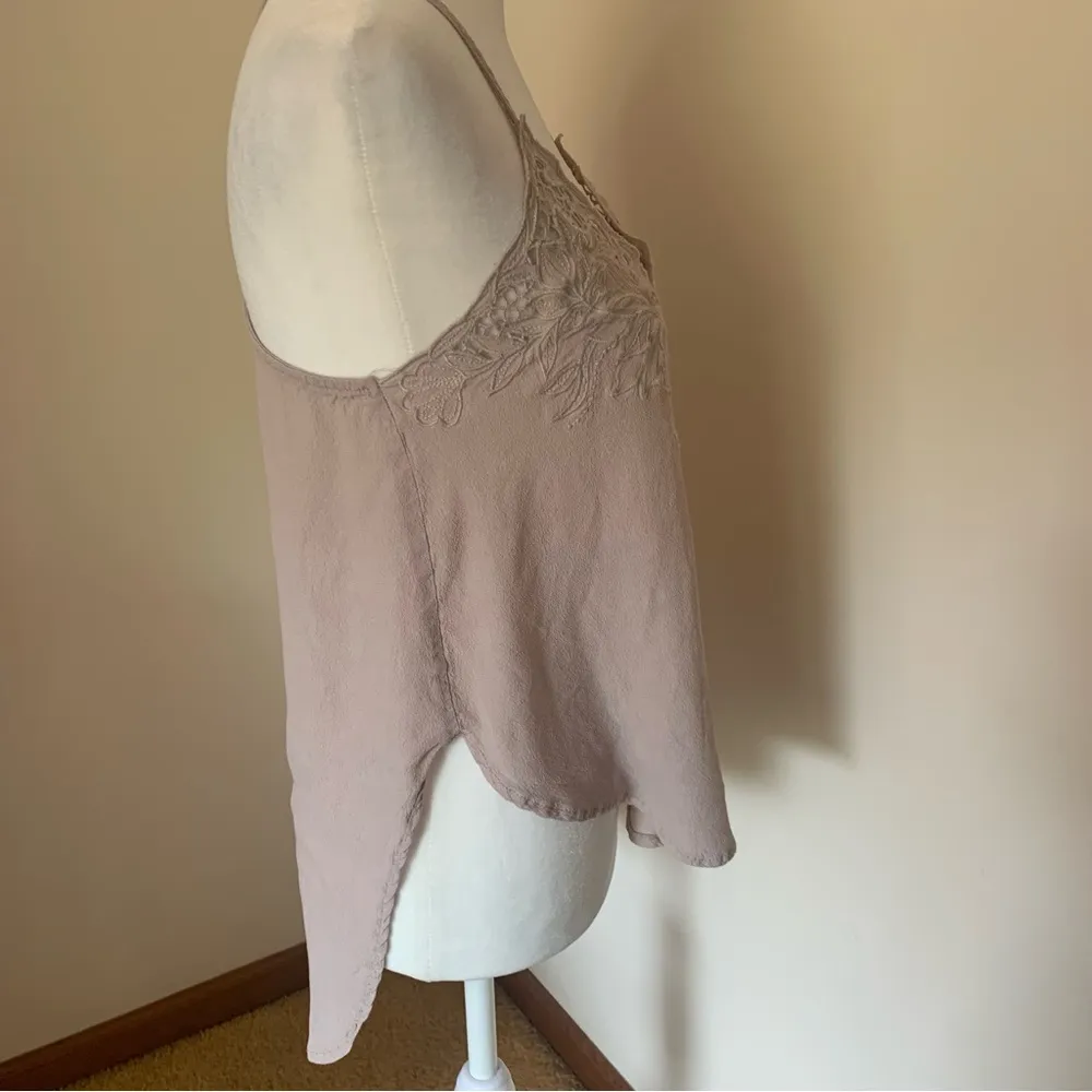 Astr High Low Racerback Tank with Lace Detail in Blush Beige Size Small - Image 3