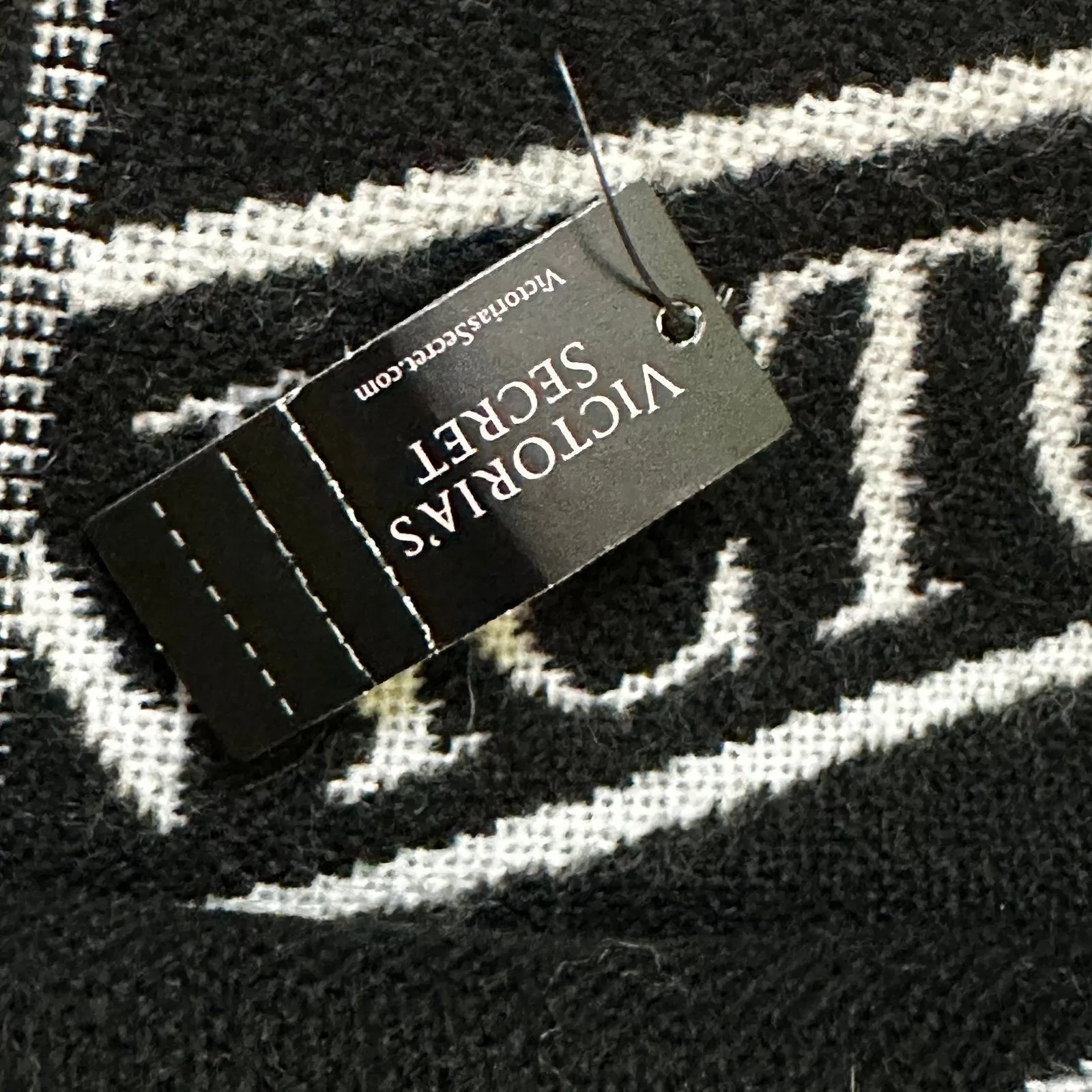 Victoria's Secret Women’s Black/White Scarf - Image 4