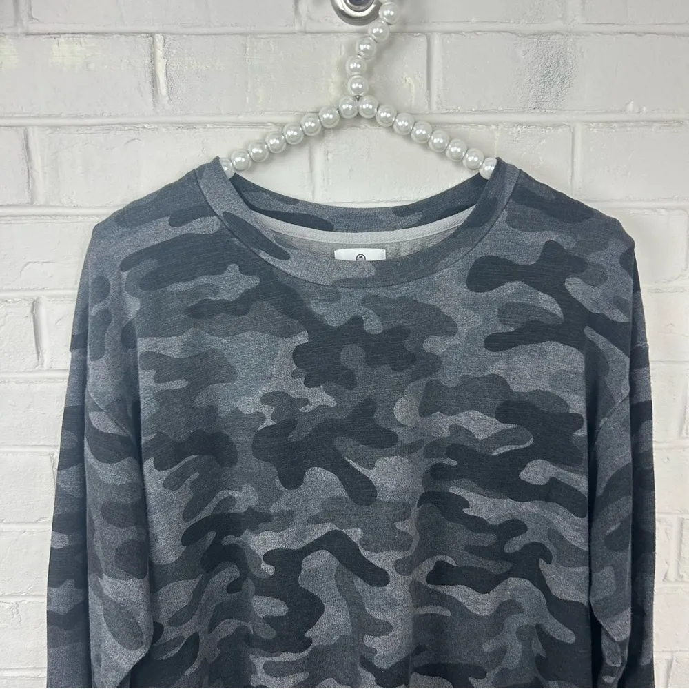Sundry  Camo Pattern Lightweight Long Sleeve Sweatshirt Size S - Image 4