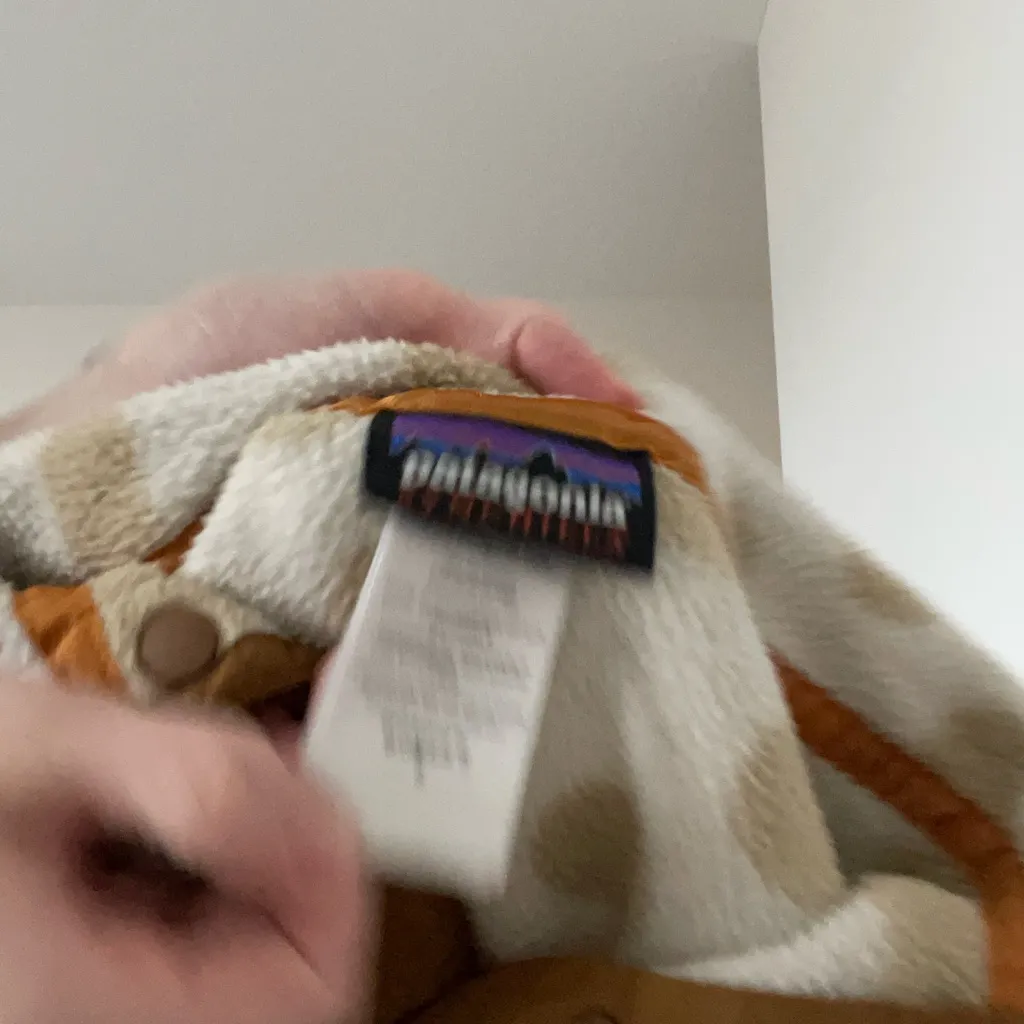 Patagonia Women's Beige and Brown Polka Dot Sweater - Image 5