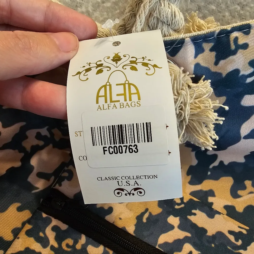 Alfa Bags Miltary Camo With Pink Interior Weekender Tote Bag With Matching Pouch - Image 4