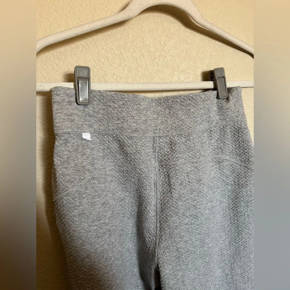 Lululemon Can You Feel The Pleat Crop 21“ Size 6 in Grey Quilt Textured Material - Image 6