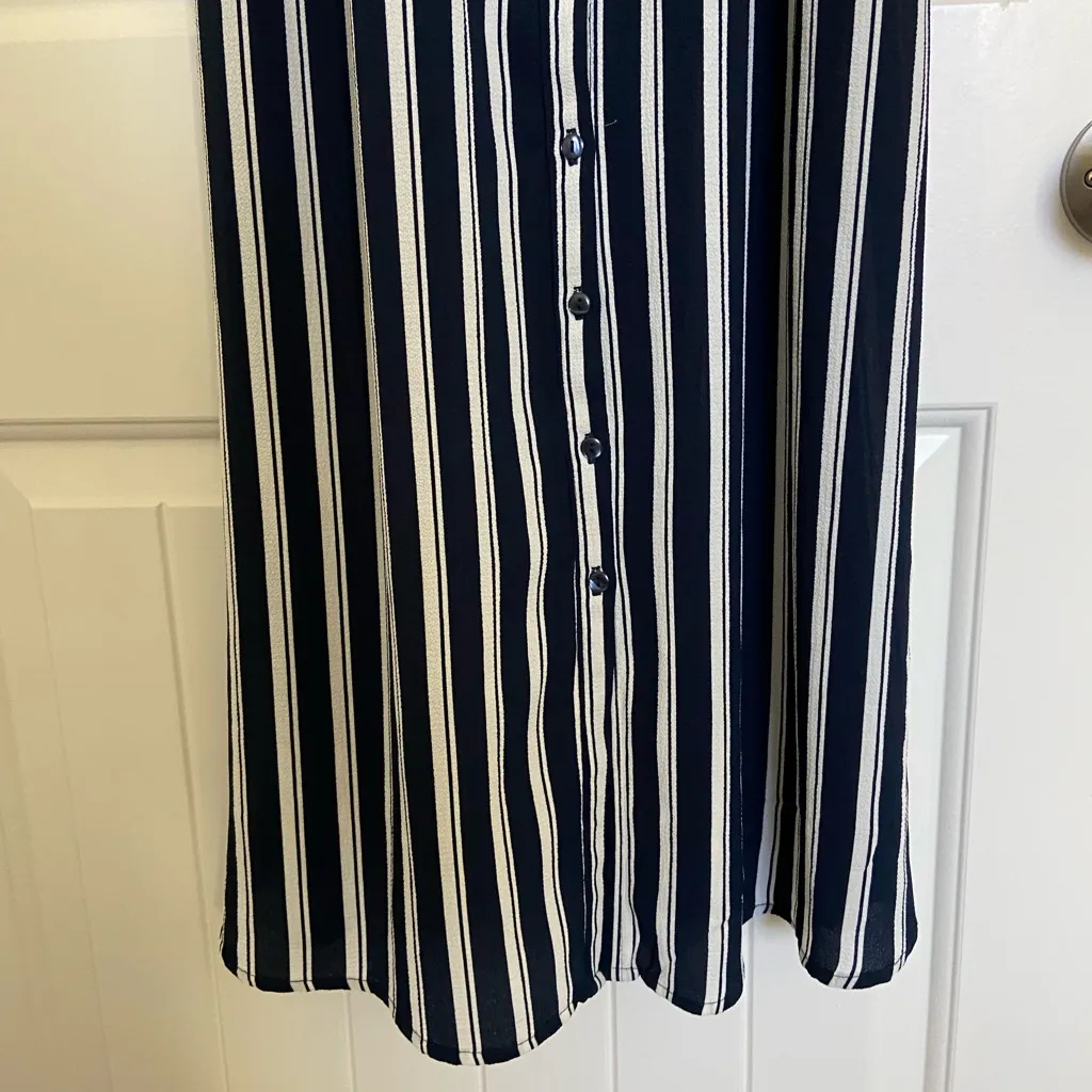 EUC Vero Moda women’s navy blue white striped button front midi dress medium - Image 3