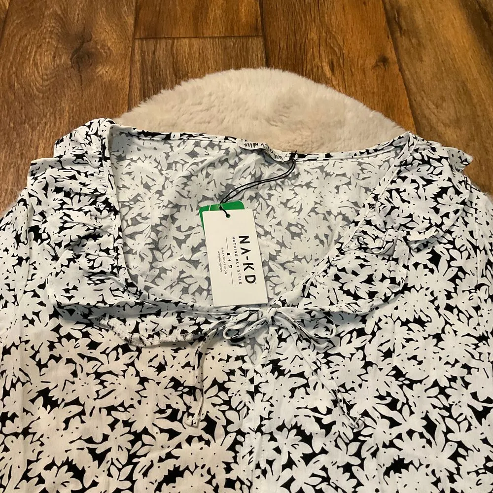 NA-KD Mini Frill Dress 32 XXS Frill Neck‎ Tie Long Sleeve Floral Black White - Image 5