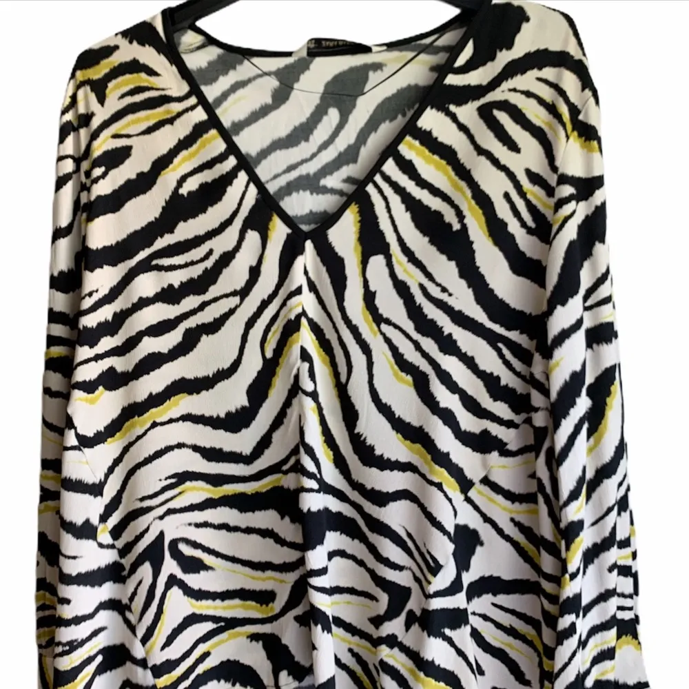 NWT Zara Zebra Print V Neck High Low Blouse Top - Image 15