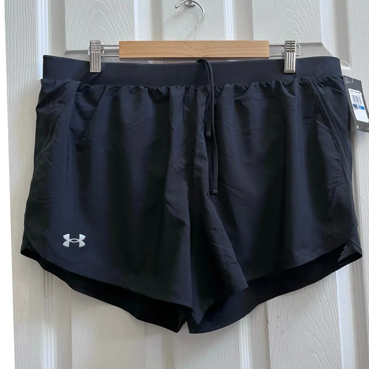 Under Armour Heatgear Loose Black Built In Brief 3 Inch Inseam Short Size XL New - Image 2