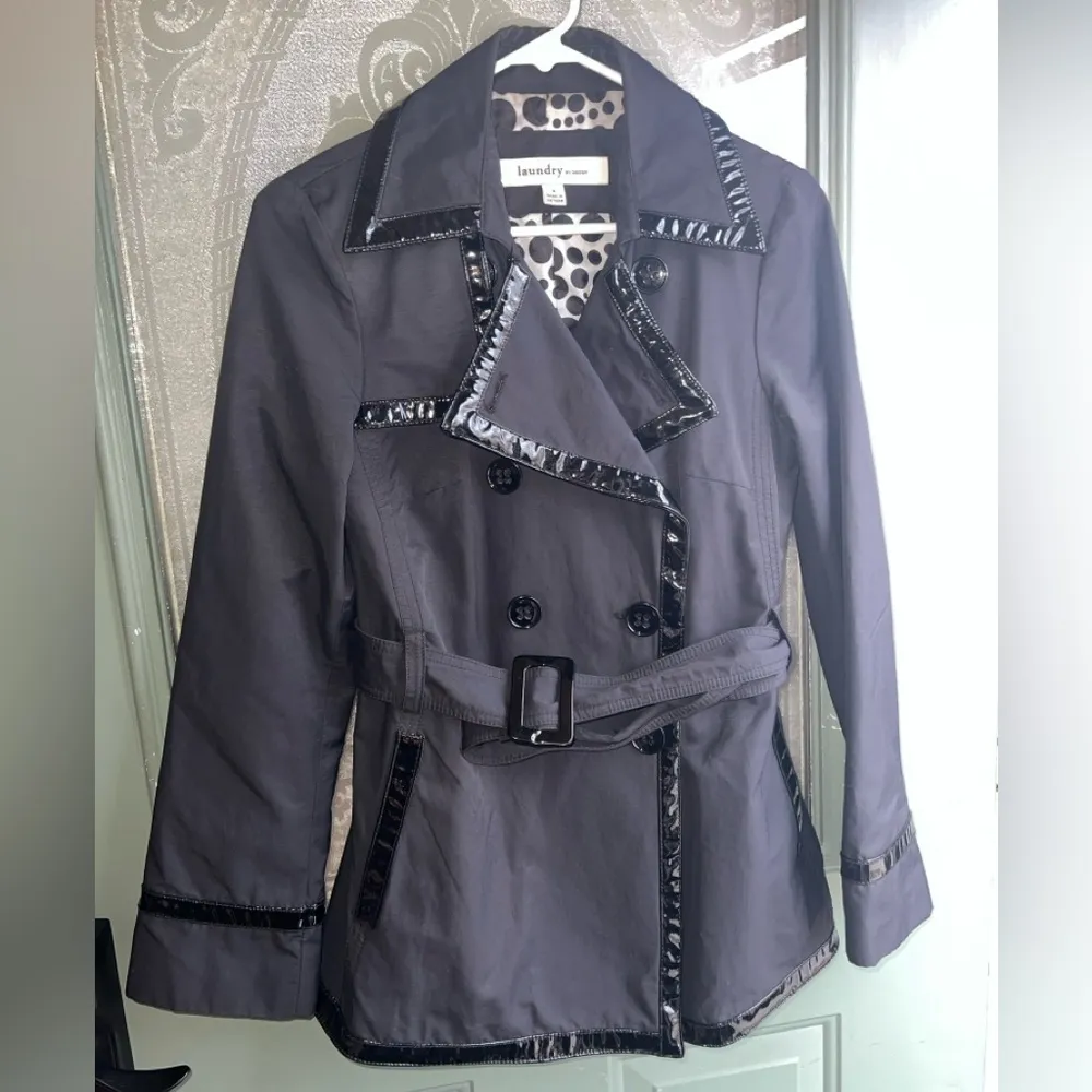 Short Black Trench Coat Lined in Black Patent Leather Size S - Image 4