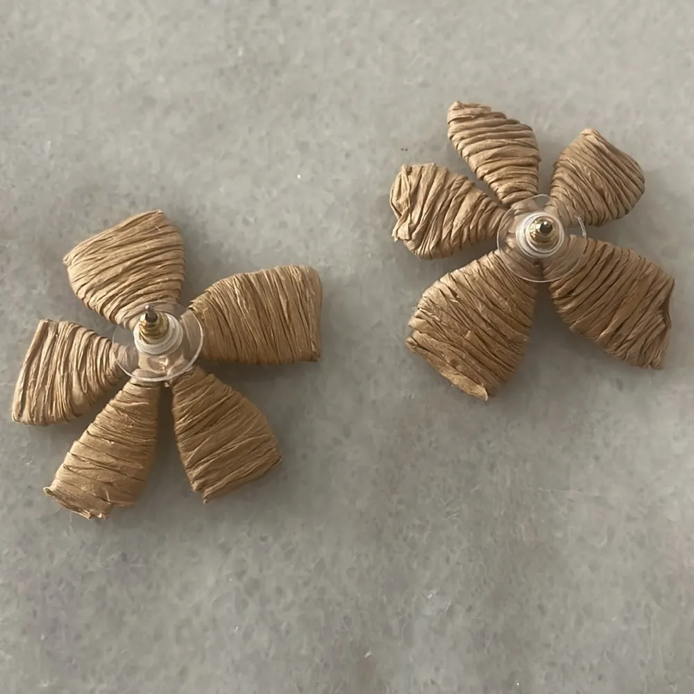 A new day raffia flower pedal with stone earrings Fashion jewelry New - Image 5