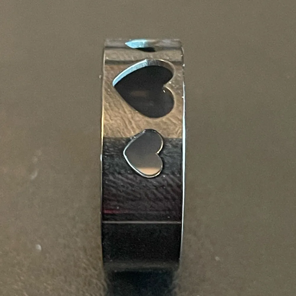 Hollow hearts black stainless steel ring size 9.5 - Image 4