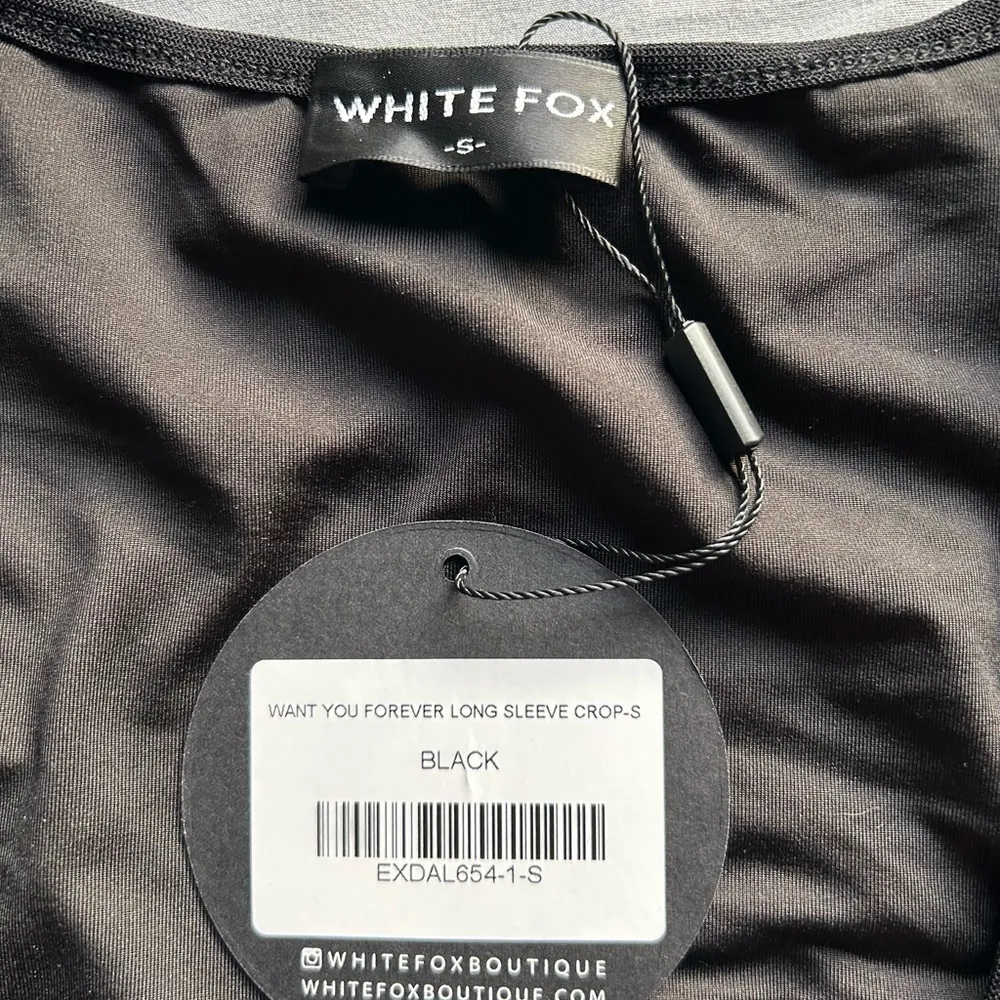 White Fox Boutique Black Long Sleeve Crop Top - Image 4
