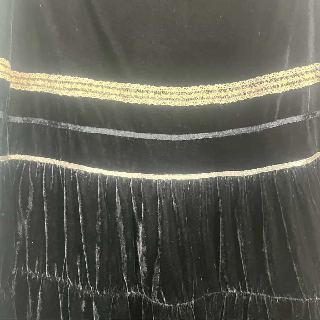 Vintage Y2K New York & Company black tiered velvet skirt size medium - Image 2