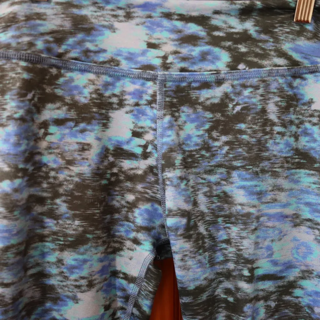 Beyond Yoga Blue Printed Pull On Ankle Yoga Pants Size Medium USA Made - Image 2