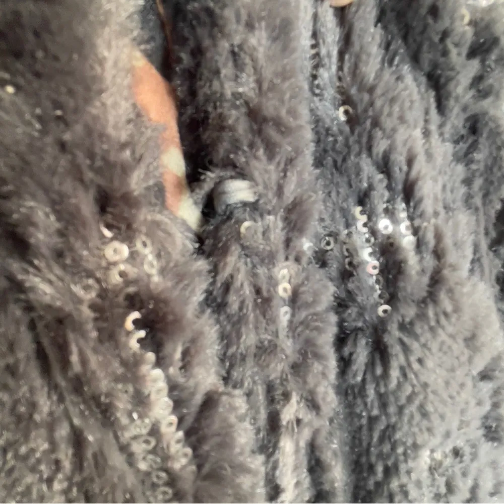 BETSY JOHNSON faux fur and silver sequins vest Women’s Super Soft - Image 5