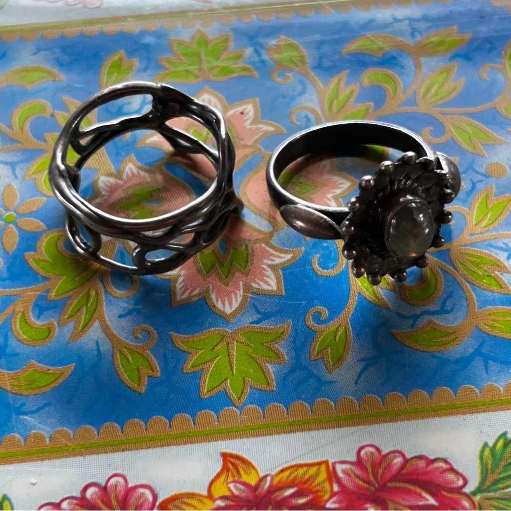 Bundle of 2 Sterling Silver Rings Size 5 - Image 2