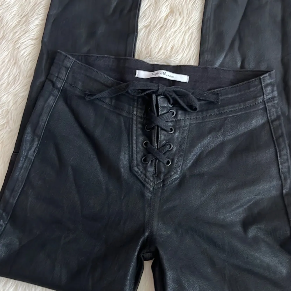 Taylor Hill x Joe's Women's Icon Coated Ankle Laced Up Black Skinny Pants - Image 7