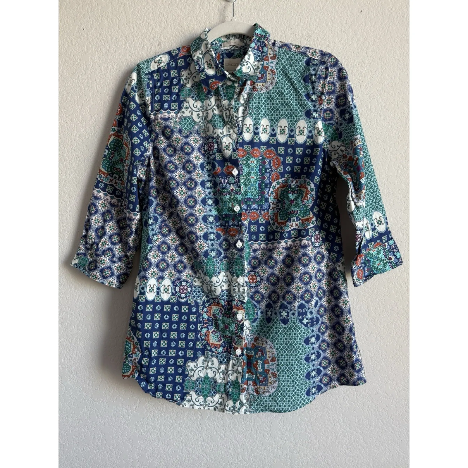 Chico's Button Down Blouse Hippie Boho No Iron Size 0 US Small Abstract Pockets - Image 11