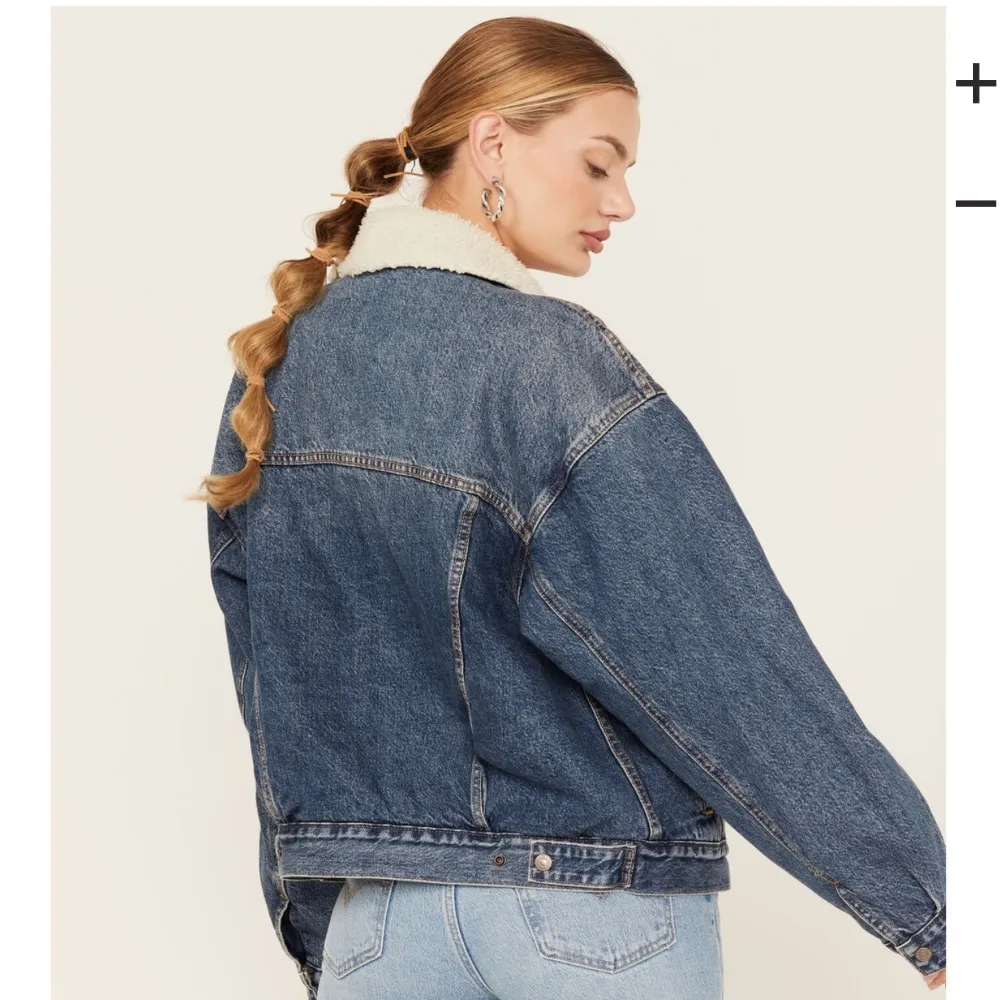 Levi's Women's Medium Wash 90s Sherpa Trucker Jacket Sz L - Image 4