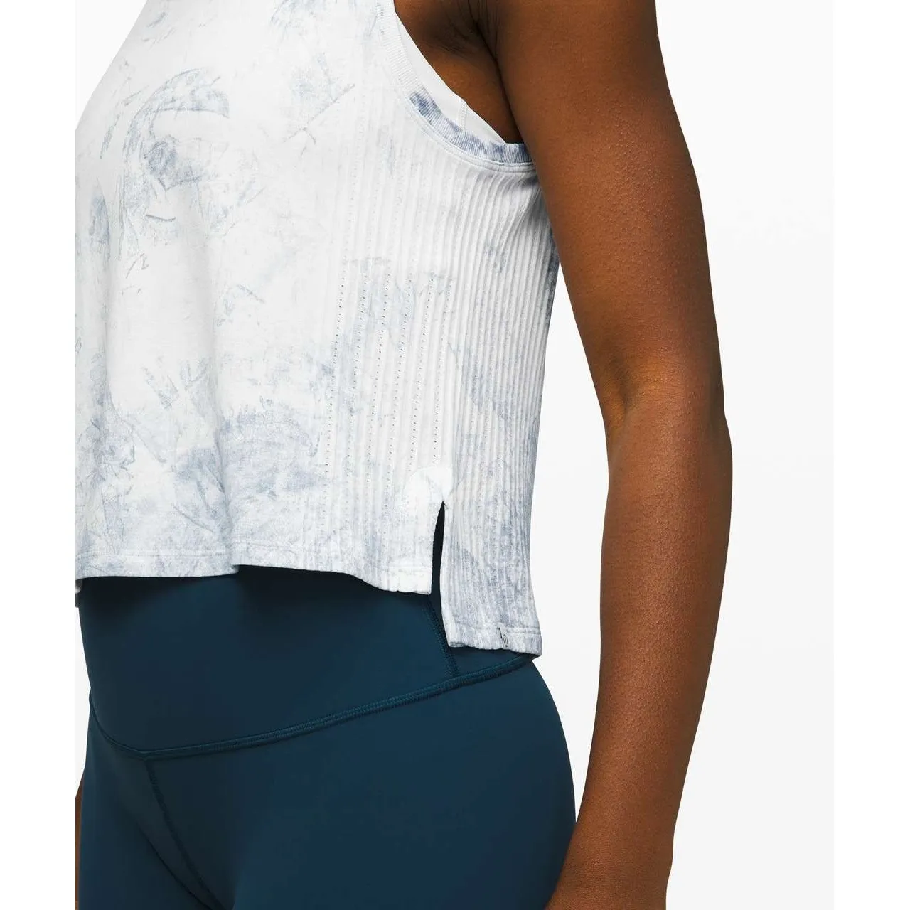 Lululemon Train to Be‎ Tank White/Luna Wash Cropped Training Yoga Medium EUC - Image 7