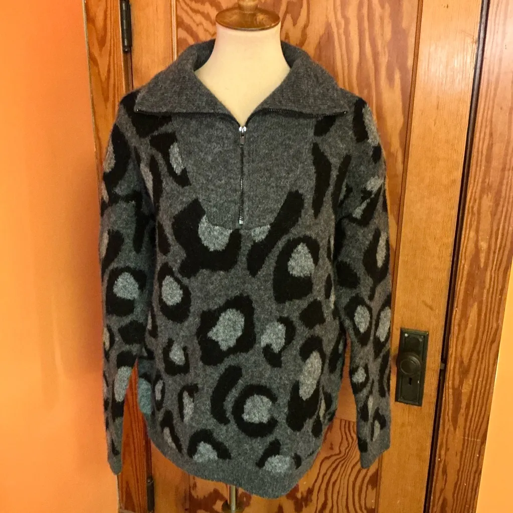 Stitch Fix RD Style leopard Henley style fuzzy sweater - Image 9