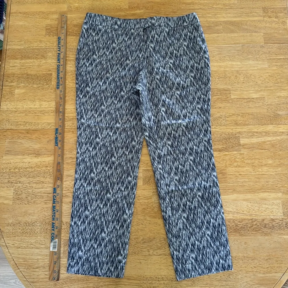 Soft Surroundings women’s Blue White Ankle Cropped size 8 petite cotton spandex - Image 2