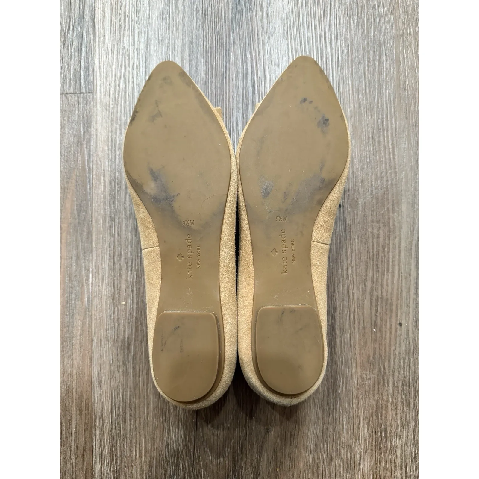 Kate Spade Nora Tan Suede Ballet Flats with Gold Engraved Bow Shoes Size 9.5 - Image 5