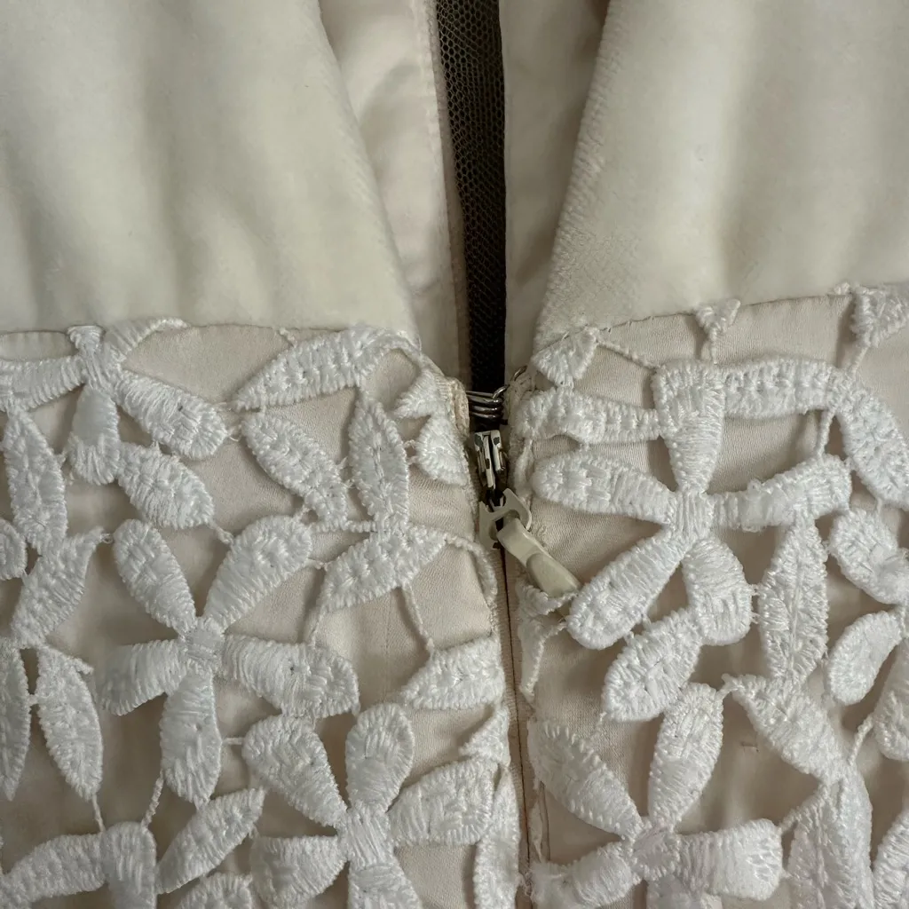 LAUDAE Lupine Velvet and Floral Lace Fit and Flare Wedding Dress Size US 6 White - Image 15