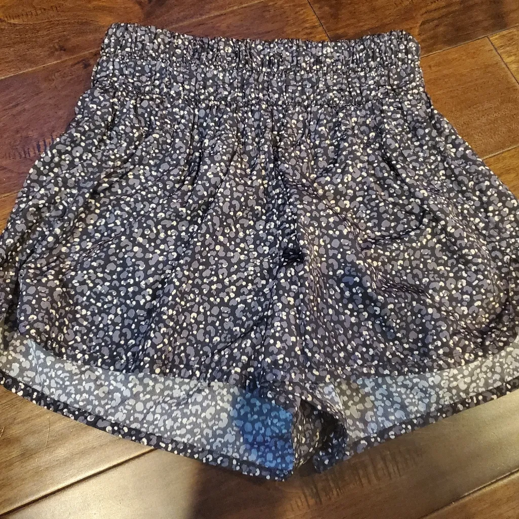 Fp Movement Shorts Women's Black and White Patterned Shorts Small - Image 4