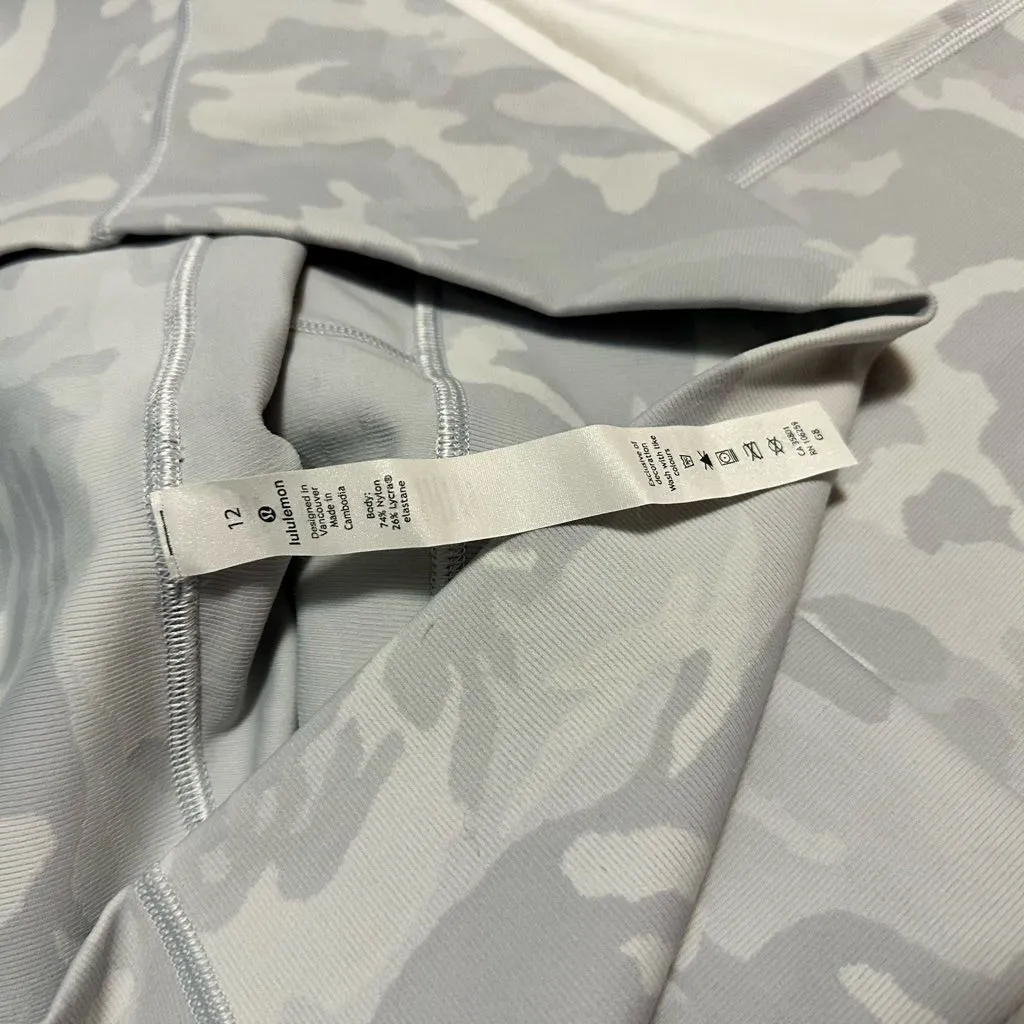 White/Gray Camo Lululemon Leggings - Image 4