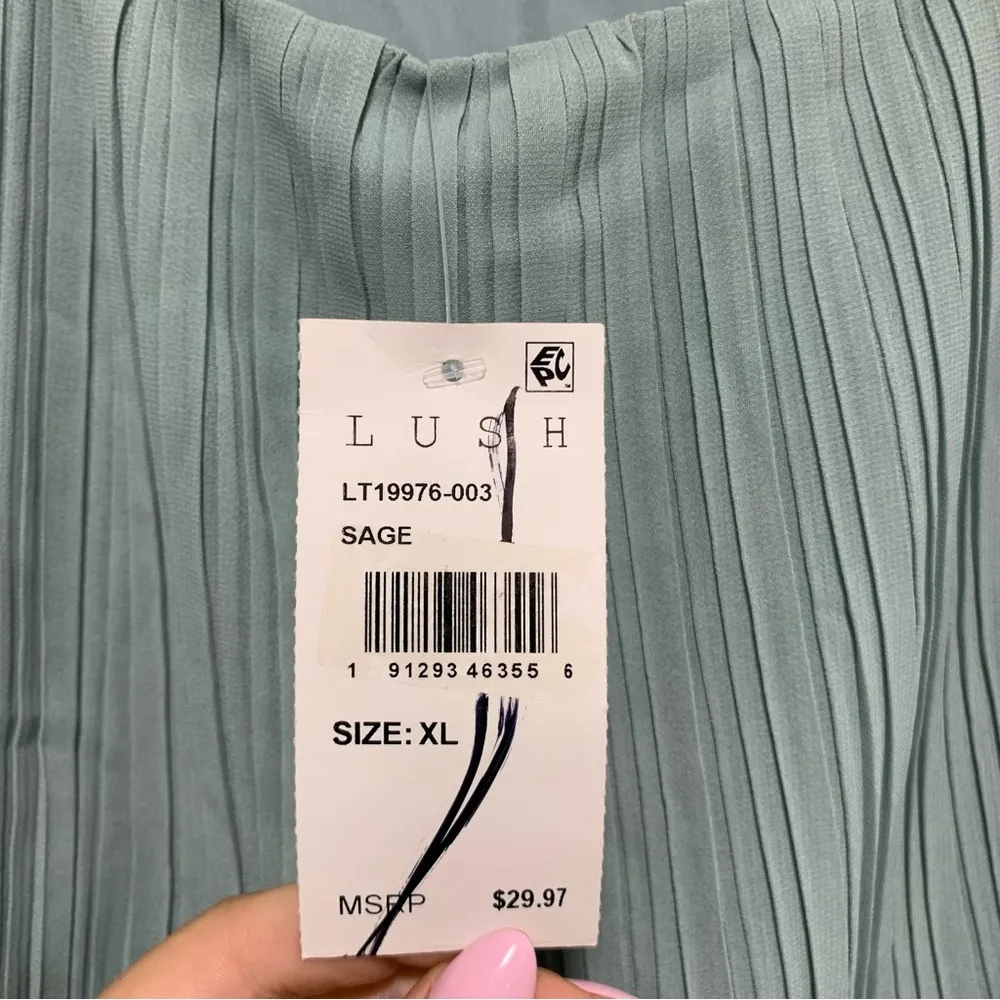 Lush Pleat Lace Camisole in Sage - Size XL - Image 4