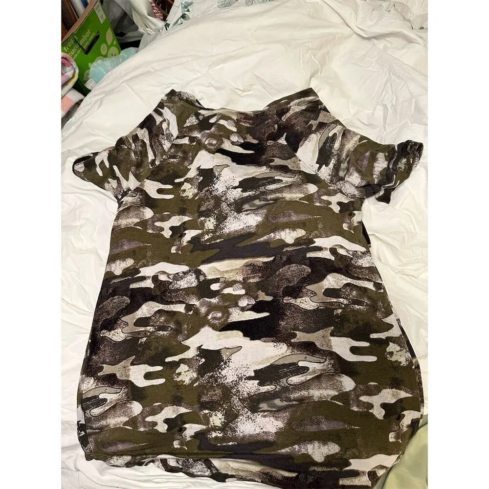 Rock & Republic women’s Camo V-Neck Tee with Pocket Size S - Image 2