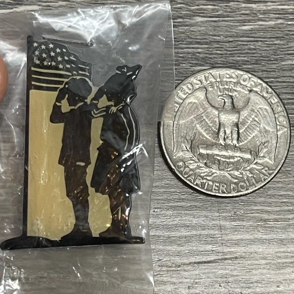 Vintage VFW Veterans Foreign Wars Ladies Auxilliary Man & Woman Lapel Hat Pin‎ Black - Image 4