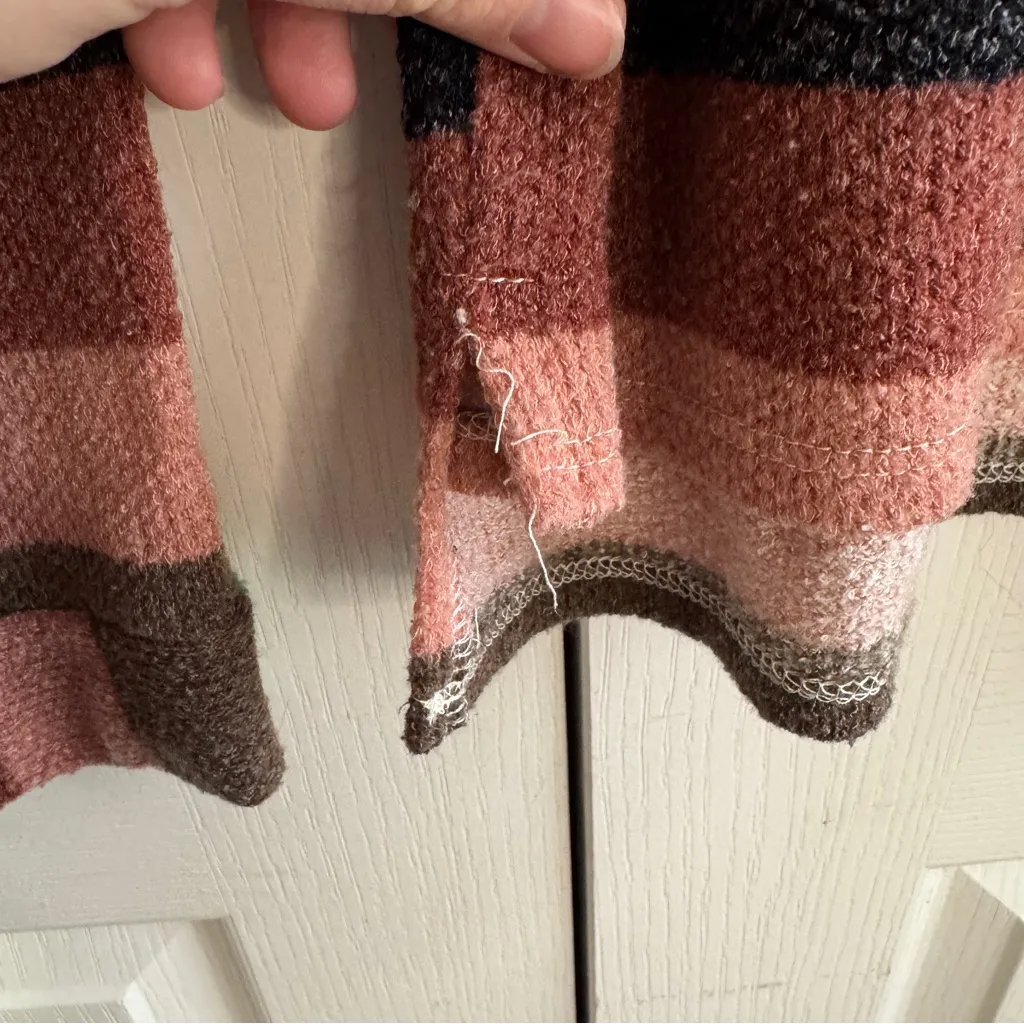 Lazy Sunday’s striped long sleeve top size small - Image 2