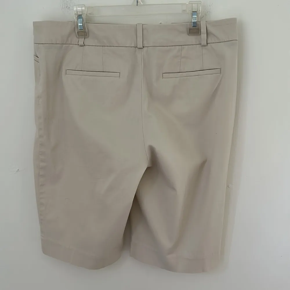Talbots Khaki Cotton  Bermuda Shorts sz 6 - Image 4