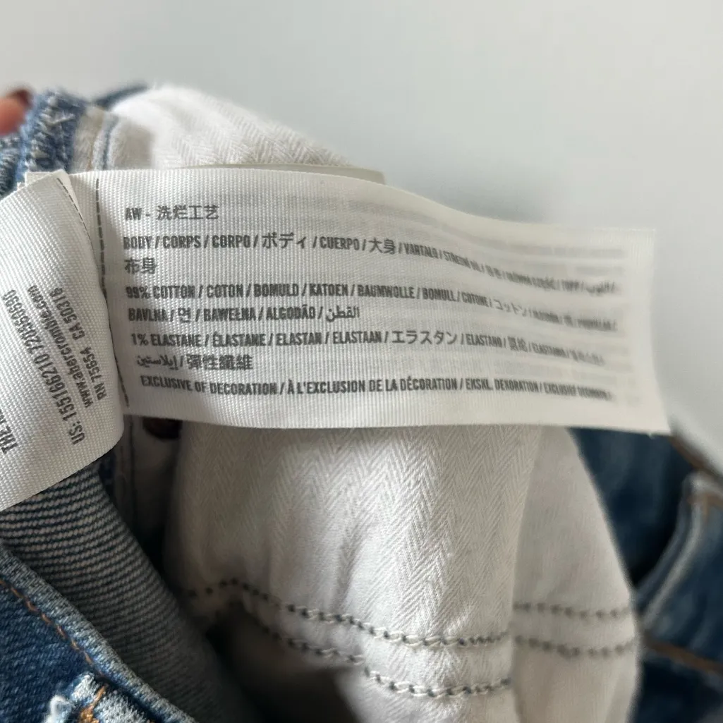 Abercrombie Ultra High Rise 90s Straight Jean in Medium Wash Size 26 Gently Used - Image 7