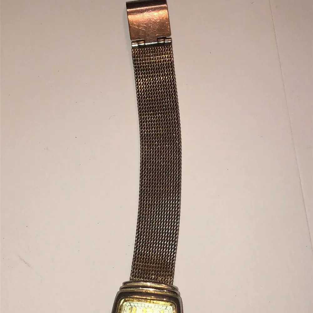 Kathy Ireland Vintage Mesh Stainless Steel Gold Tone Watch Wristwatch - Image 4