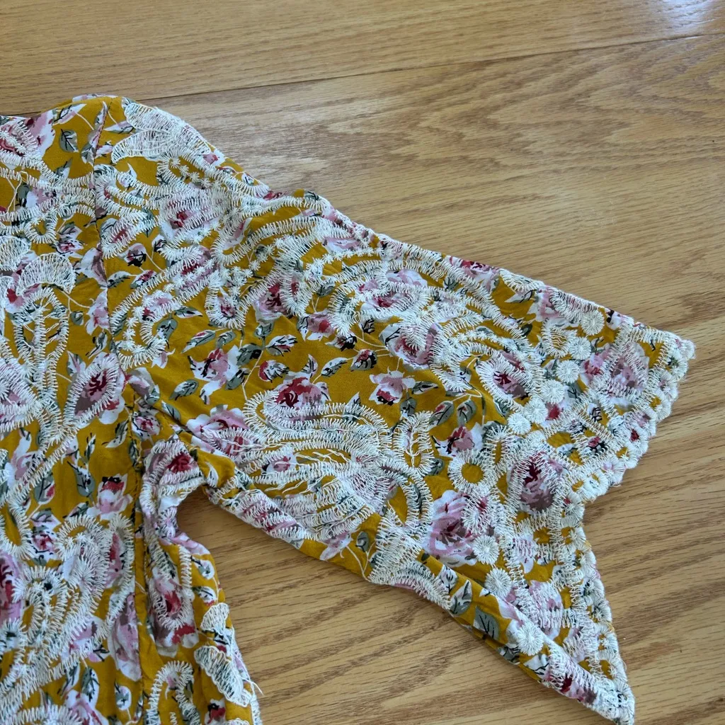 Solitaire Top Blouse Yellow Gold Floral Embroidered 3/4 Sleeve Pullover Small - Image 5