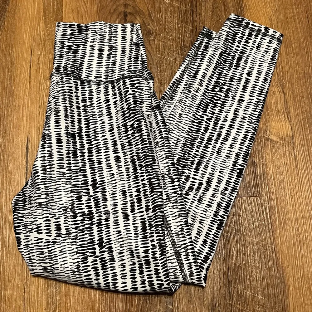 Kinesis High Rise 7/8” leggings in cadence white and black size XS - Image 2