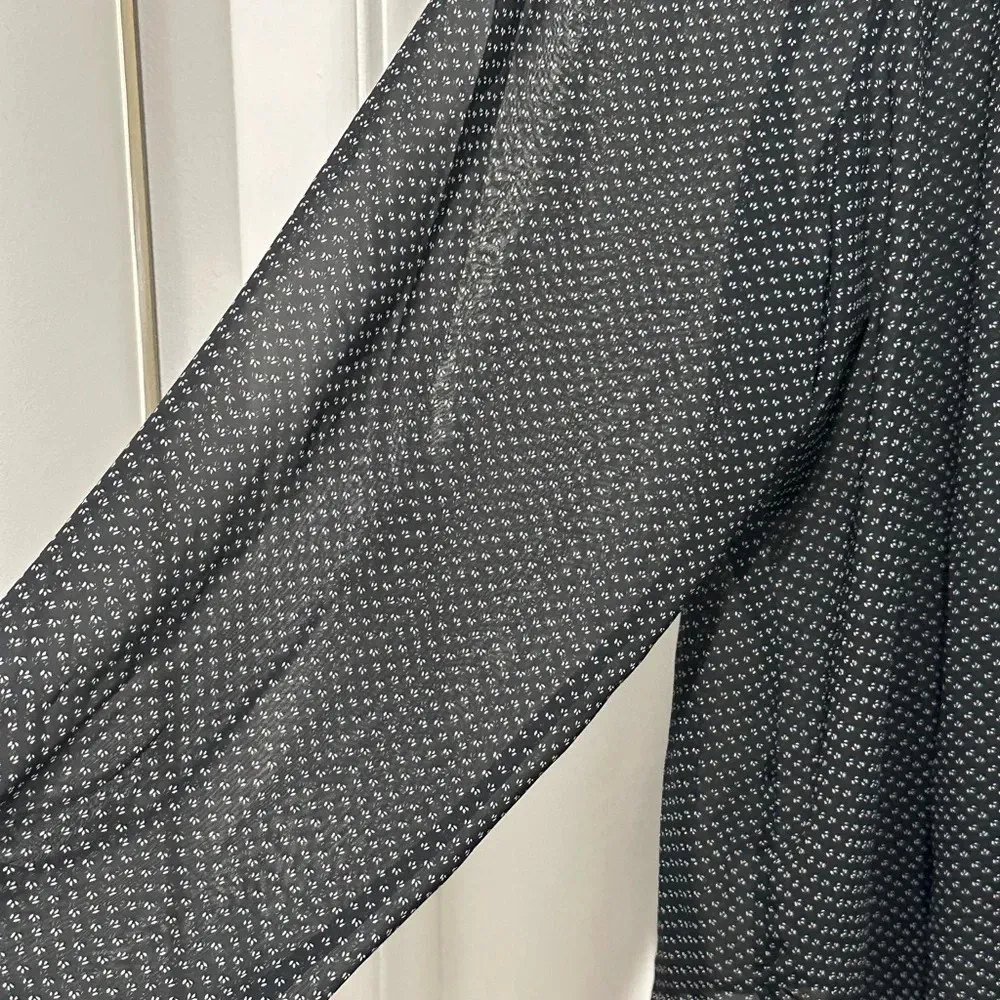 Old Navy Women's Black Long Sleeve‎ Transparent Blouse - Image 2